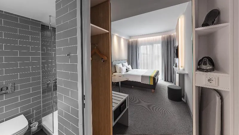Holiday Inn Express - Munich North By Ihg 3*,