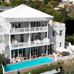 https://sea-five-boutique-hotel.hotels-capetown.com