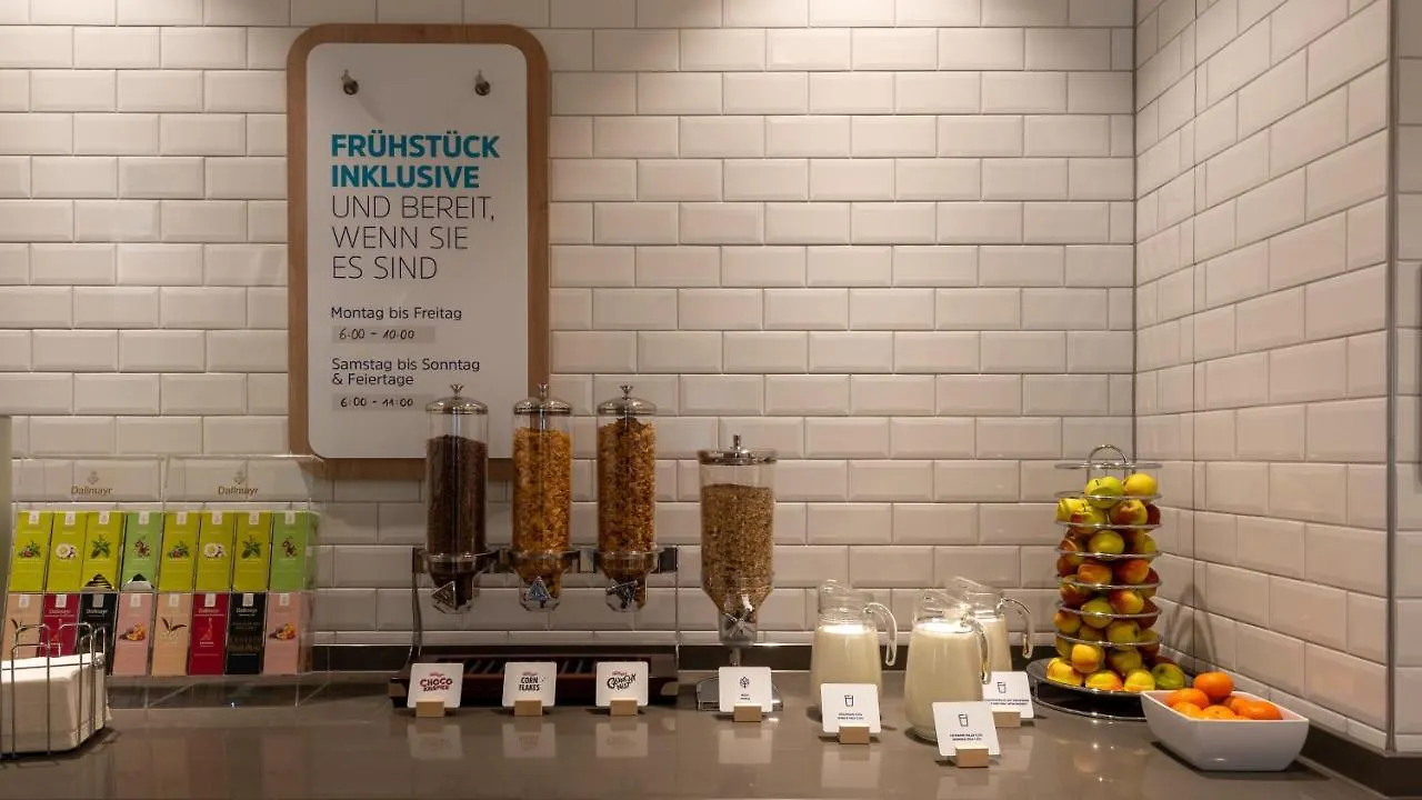 Holiday Inn Express - Munich North By Ihg 3*,