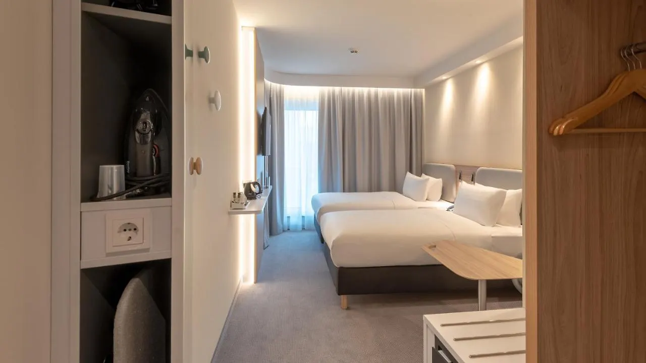 Holiday Inn Express - Munich North By Ihg 3*,